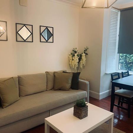 Unique 2 Bedroom Apartment In London/ Excel / Olympic City Close To Central Line Tube Station With Gated Parking Space Εξωτερικό φωτογραφία