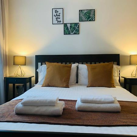 Unique 2 Bedroom Apartment In London/ Excel / Olympic City Close To Central Line Tube Station With Gated Parking Space Εξωτερικό φωτογραφία
