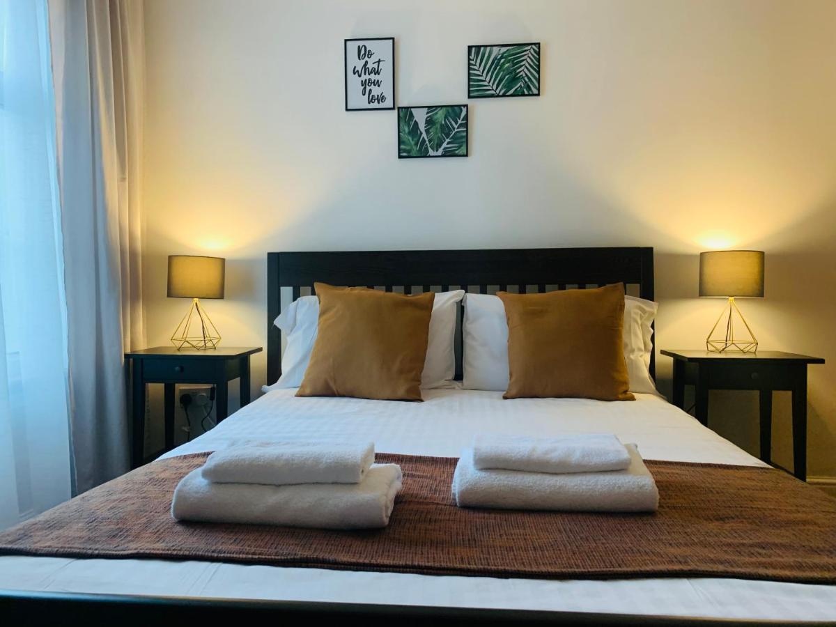 Unique 2 Bedroom Apartment In London/ Excel / Olympic City Close To Central Line Tube Station With Gated Parking Space Εξωτερικό φωτογραφία