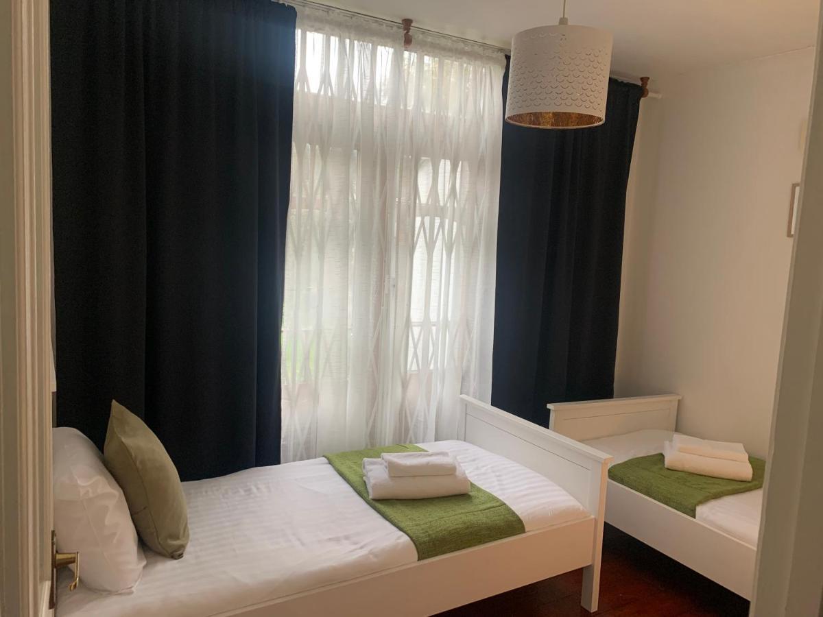 Unique 2 Bedroom Apartment In London/ Excel / Olympic City Close To Central Line Tube Station With Gated Parking Space Εξωτερικό φωτογραφία