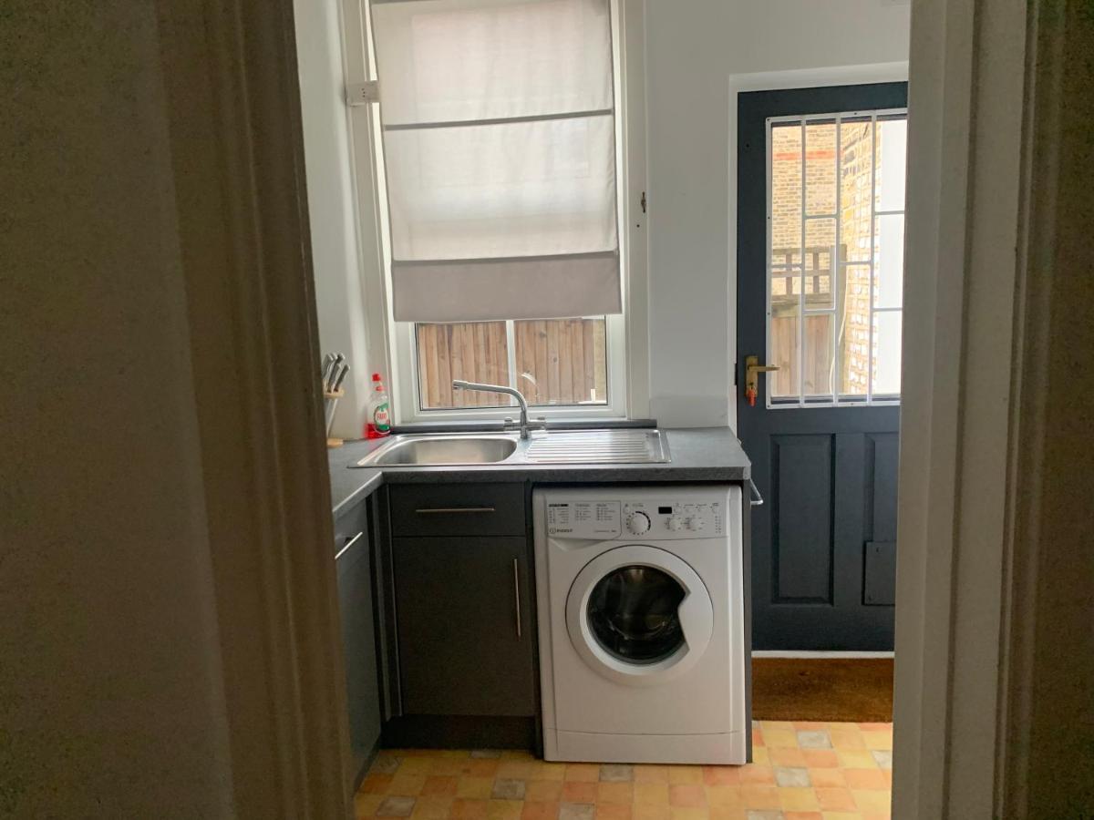 Unique 2 Bedroom Apartment In London/ Excel / Olympic City Close To Central Line Tube Station With Gated Parking Space Εξωτερικό φωτογραφία